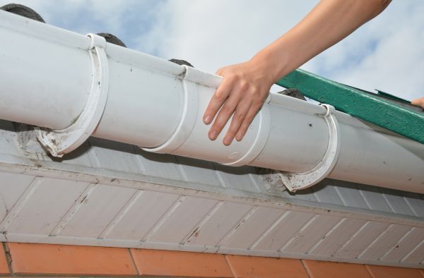 Cost of Gutter Reattachment in Manassas